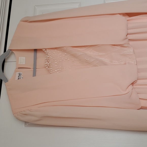 In the Mood vintage 1980s peach crepe midi dress with pleated skirt size 12 euc - Picture 2 of 8